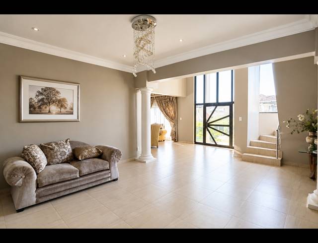 6 BEDROOM GOLF ESTATE FOR SALE IN BLUE VALLEY GOLF ESTATE